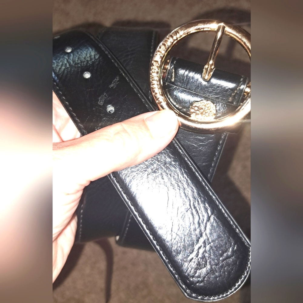 Vince Camuto Black Leather Belt Size  Contemporary 1.5 In Wide Gold Trim LRG